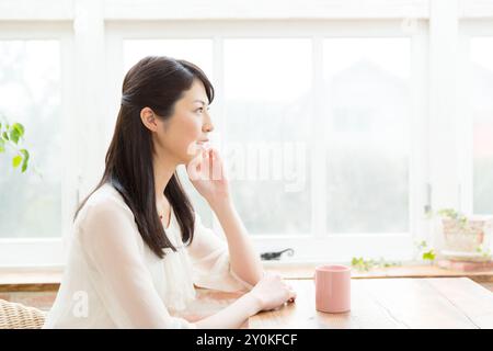 Frau entspannt Stockfoto
