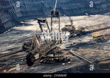 Löffelradbagger baut Braunkohle im Tagebau Garzweiler aus RWE Tagebau ab. Hambach, Deutschland - 14. Dezember 2015 Stockfoto