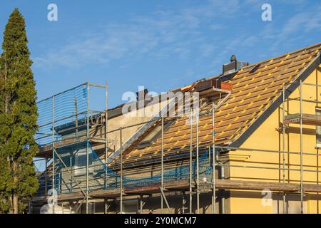 Ein neues Dach wird eingebaut Stockfoto