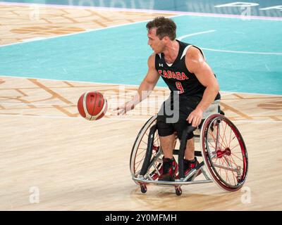 Paris, Frankreich. September 2024. Paralympics, Paris 2024, Männer Rollstuhl Basketball, Gruppe A, Kanada - Deutschland, Bercy Arena, Colin Higgins Dribbling. Quelle: Jacques Julien / Alamy Live News Stockfoto