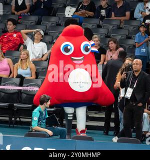 Paris, Frankreich. September 2024. Paralympics, Paris 2024, Männer Rollstuhl Basketball, Gruppe A, Kanada - Deutschland, Bercy Arena, Phryge 2024 Paris Olympisches Maskottchen. Quelle: Jacques Julien / Alamy Live News Stockfoto