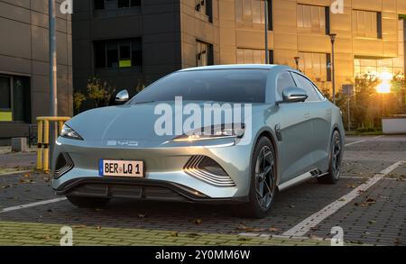 BYD SEAL: Ein dynamisches und intelligentes Elektroauto aus China Stockfoto