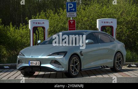 BYD SEAL: Ein dynamisches und intelligentes Elektroauto aus China Stockfoto