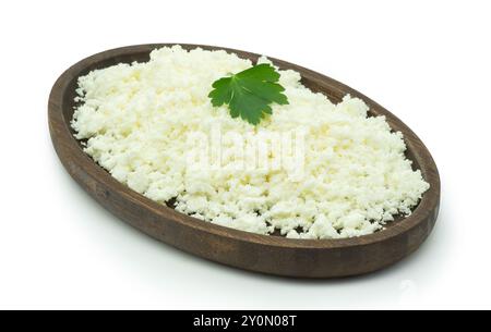 Türkischer traditioneller hausgemachter Hüttenkäse in Schüssel, gesundes Milchprodukt Stockfoto