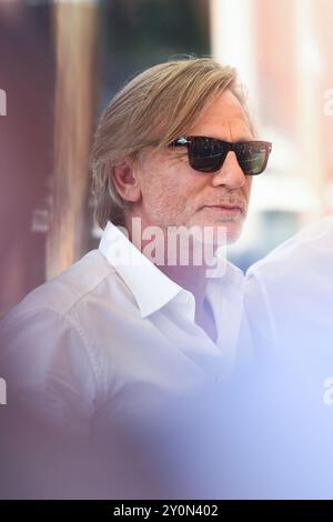 Venedig, Italien. September 2024. Daniel Craig kam im Rahmen des 81. Internationalen Filmfestivals von Venedig am 3. September 2024 im Casino an. Foto: Aurore Marechal/ABACAPRESS. COM Credit: Abaca Press/Alamy Live News Stockfoto