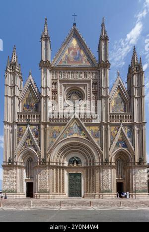 Fassade der Kathedrale von Orvieto Stockfoto