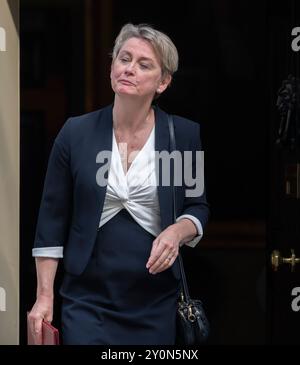 Downing Street, London, Großbritannien. September 2024. Die Minister der Regierung nehmen an der ersten Kabinettssitzung seit Ende der Sommerpause Teil. Yvette Cooper Parlamentsabgeordnete, Innenministerin, verlässt das Treffen. Quelle: Malcolm Park/Alamy Live News Stockfoto