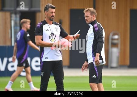 Herzogenaurach, Deutschland. September 2024. Nationaltrainer Julian NAGELSMANN (GER), mit Sandro WAGNER (Co-Trainer GER). Deutsche Fußballnationalmannschaft, Training in Herzogenaurach am 3. September 2024? Quelle: dpa/Alamy Live News Stockfoto