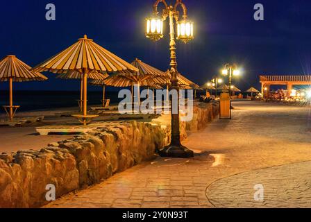 Promenade von Dahab bei Nacht - Sinai-Halbinsel, Ägypten Stockfoto