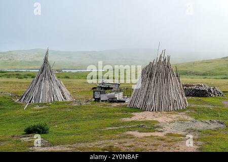 Holzhaufen, die für den Wintereinsatz in Red Bay, labrador, gewürzt werden Stockfoto