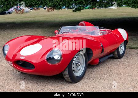 1956 Jaguar D Type auf dem Concours of Elegance Hampton Court Palace London UK 2024 Stockfoto