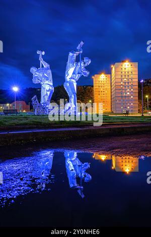 Die Statue der Shipbuilders of Port Glasgow zollt denjenigen Tribut, die in Inverclyde Shipyards gearbeitet haben und die Gegend für ihren Schiffbau weltberühmt gemacht haben. Stockfoto