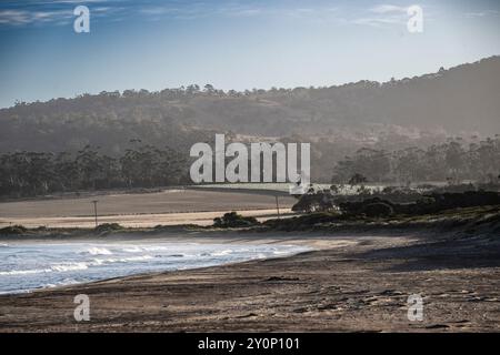 Malerischer Blick auf Kelvedon Beach, Haystack Rock, Swansea, Ost-Tasmanien, Australien Stockfoto