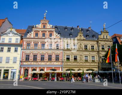 Restaurants im Freien, historische Gebäude am Fischmarkt, Erfurter Altstadt, Deutschland Stockfoto