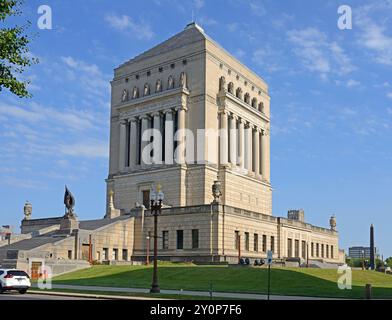 Herzstück der Indiana World war Memorial Plaza ist das Indiana World war Memorial. Innerhalb des Militärmuseums, des Schrein-Saals und des Auditoriums Stockfoto