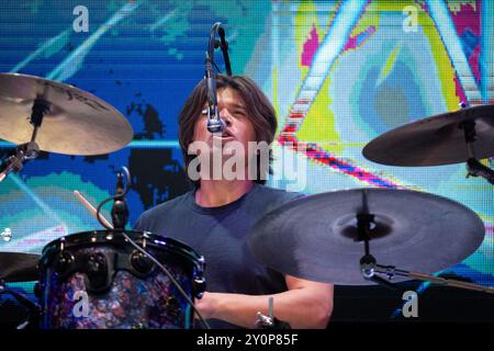 Trondheim, Norwegen. August 2024. Die US-amerikanische Band Hanson spielt ein Live-Konzert während der We Love the 90s und 2000s Show in Trondheim. Hier ist Zac Hanson live auf der Bühne zu sehen. Stockfoto