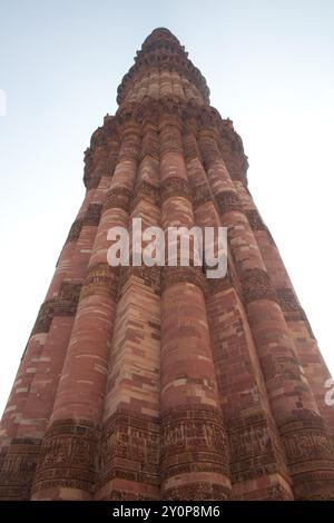 Der Qutb-Minar, auch Qutub-Minar und Qutab-Minar, ist ein Minarett und „Siegturm“, der Teil des Qutb-Komplexes ist, der an der Stelle liegt Stockfoto