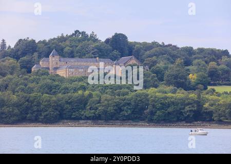 Abtei Abbaye Saint Guenole, Landevennec, Bucht Rade de Brest, Departement Finistere Penn-AR-Bed, Region Bretagne Breizh. Frankreich *** Abbaye Saint Guenole Abtei, Landevennec, Rade de Brest Bay, Finistere Penn AR Bed, Bretagne Breizh Region Frankreich Stockfoto