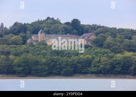 Abtei Abbaye Saint Guenole, Landevennec, Bucht Rade de Brest, Departement Finistere Penn-AR-Bed, Region Bretagne Breizh. Frankreich *** Abbaye Saint Guenole Abtei, Landevennec, Rade de Brest Bay, Finistere Penn AR Bed, Bretagne Breizh Region Frankreich Stockfoto