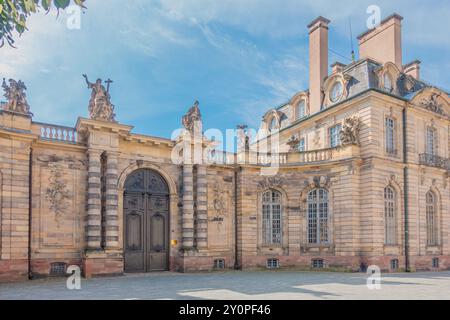 Straßburg, Frankreich - 06. August 2024: Kathedrale Notre-Dame de Straßburg, im Elsass, Frankreich. Stockfoto