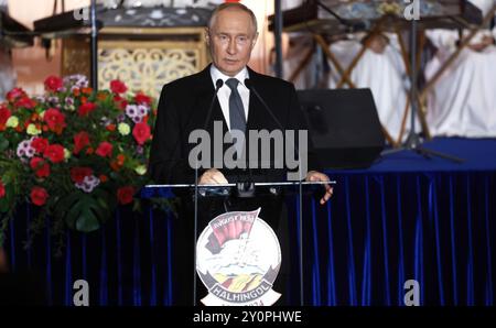 Ulaanbaatar, Mongolei. September 2024. Der russische Präsident Wladimir Putin hält während eines Empfangs zum 85. Jahrestag des gemeinsamen Sieges der sowjetischen und mongolischen Streitkräfte über die Japaner am 3. September 2024 in Ulaanbaatar, Mongolei, eine Rede. Stockfoto