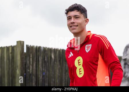 PONTYCLUN, GROSSBRITANNIEN. September 2024. Wales U21 Luey Giles während eines Wales Senior Männer Trainings im Vale Resort vor dem Spiel der UEFA Nations League gegen die Türkei 2025 im Cardiff City Stadium am 6. September. (Bild von John Smith/FAW) Credit: Football Association of Wales/Alamy Live News Stockfoto