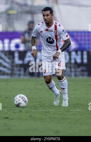 Monzas italienischer Verteidiger Armando Izzo kontrolliert den Ball während des Fußballspiels Fiorentina gegen Monza im Artemio Franchi Stadium am 1. September 2024 in Florenz. Stockfoto