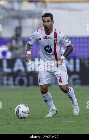 Monzas italienischer Verteidiger Armando Izzo kontrolliert den Ball während des Fußballspiels Fiorentina gegen Monza im Artemio Franchi Stadium am 1. September 2024 in Florenz. Stockfoto