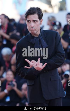 Venedig, Italien. September 2024. Jason Schwartzman besucht den „Queer“ Roten Teppich beim 81. Internationalen Filmfestival von Venedig am 03. September 2024 in Venedig. (Foto: Gian Mattia D'Alberto/LaPresse) Credit: LaPresse/Alamy Live News Stockfoto