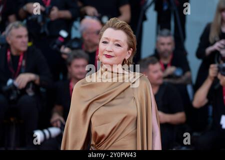 Lido di Venezia, Italien, 03. September 2024 - Lesley Manville nimmt am roten Teppich des Films „Queer“ beim 81° Venice Film Festival Teil. Credits: Luigi de Pompeis / Alamy Live News Stockfoto