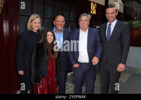 London, Großbritannien. September 2024. Image © lizenziert für Parsons Media. 03/09/2024. London, Vereinigtes Königreich. Nadhim Zahawi Bucheinführung. Nadhim Zahawi, ehemaliger Finanzkanzler (3. Aus L), und Gäste bei der Veröffentlichung seines neuen Buches The Boy from Bagdad: My Journey from Waziriyah to Westminster. Foto: andrew parsons/Alamy Live News Stockfoto