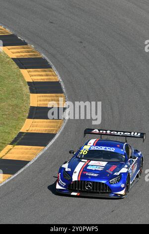 16 Scarperia, Italien - 13. Juli 2024: Mercedes AMG GT3 vom Team AKM MOTORSPORT fährt von Sandrucci Gustavo und Ferrari Lorenzo während der ACI CSAI in Aktion Stockfoto