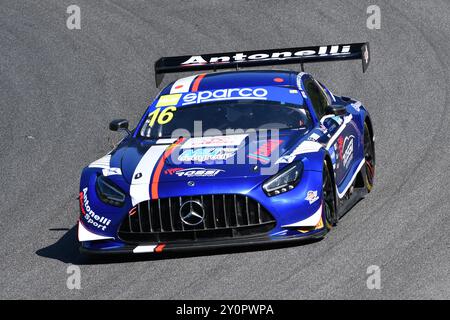 16 Scarperia, Italien - 13. Juli 2024: Mercedes AMG GT3 vom Team AKM MOTORSPORT fährt von Sandrucci Gustavo und Ferrari Lorenzo während der ACI CSAI in Aktion Stockfoto