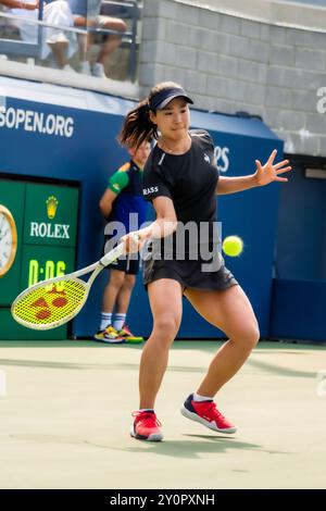 NAO Hibino (JPN) tritt in Runde 1 der US Open Tennis 2024 an. Stockfoto