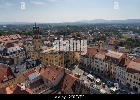 Das Rathaus im Zentrum der historischen Altstadt in Zittau Landkreis Görlitz im Zittauer Gebirge in Sachsen. *** Das Rathaus im Zentrum der historischen Altstadt in Zittau, Bezirk Görlitz im sächsischen Zittauer Gebirge Stockfoto