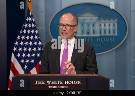 Washington, Usa. September 2024. Tom Perez, Direktor des Büros für zwischenstaatliche Angelegenheiten, nimmt am 3. September 2024 am Daily Briefing im Weißen Haus in Washington, DC, Teil. Credit: Chris Kleponis/Pool über CNP Credit: Abaca Press/Alamy Live News Stockfoto