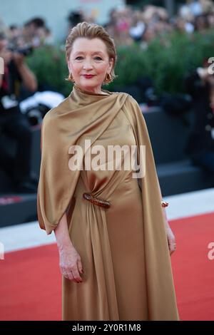 VENEDIG, ITALIEN - 03. SEPTEMBER: Lesley Manville auf dem „Queer“ roten Teppich während des 81. Internationalen Filmfestivals von Venedig am 03. September 2024 in Venedig. CAP/KA © Kristina Afanasyeva/Capital Pictures /MediaPunch **NUR FÜR USA** Stockfoto