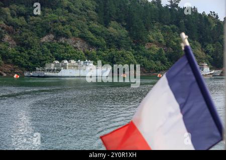 drei ehemalige Minensucher Eridan, Persee und Verseau, alle Chasseur de Mines Tripartite, classe Eridan, Schiffsfriedhof Cimetiere des Navires de Landevennec der französischen Marine an der Mündung des Flusses Aulne in die Bucht Rade de Brest, Departement Finistere Penn-AR-Bed, Region Bretagne Breizh. Frankreich *** drei ehemalige Minenräumer Eridan, Persee und Verseau, alle Chasseur de Mines Tripartite, Classe Eridan, Schifffriedhof Cimetiere des Navires de Landevennec der französischen Marine an der Mündung des Flusses Aulne in die Bucht Rade de Brest, Departement Finistere Penn AR Bed, Region Bretagne B Stockfoto