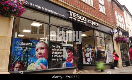 Tesco Express Store in Winchester Stockfoto