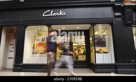 Clarks Schuhladen in Winchester, Großbritannien Stockfoto