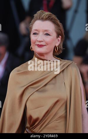 VENEDIG, ITALIEN – 03. SEPTEMBER: Lesley Manville besucht den „Queer“-roten Teppich während des 81. Internationalen Filmfestivals von Venedig am 03. September 2024 in Venedig Stockfoto