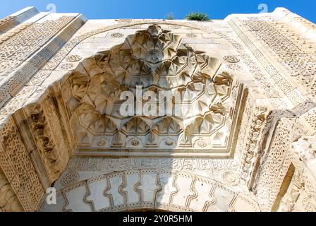 Sultanhani Caravanserai, Konya, Türkei. Bauarchitektur und Steinskulptur aus dem Jahr 1229. In alten Zeiten halten der Handelsplatz und der Wohnwagen an. Stockfoto