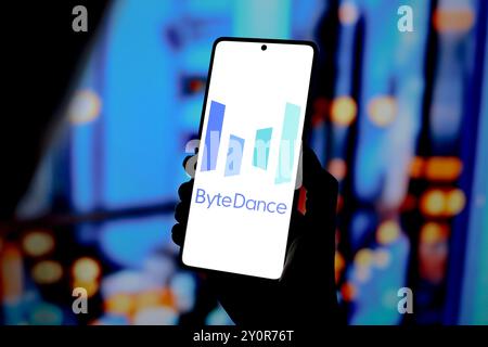 In dieser Abbildung wird das Bytedance-Logo auf einem Smartphone-Bildschirm angezeigt. Stockfoto