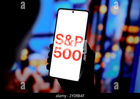 Paraguay. September 2024. In dieser Abbildung wird das S&P 500-Logo auf einem Smartphone-Bildschirm angezeigt. (Foto von Jaque Silva/SOPA Images/SIPA USA) *** ausschließlich für redaktionelle Nachrichten *** Credit: SIPA USA/Alamy Live News Stockfoto