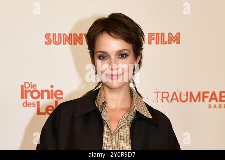 Emilia Schuele bei der „die Ironie des Lebens“ Filmpremiere am 3.09.2024 in München Stockfoto