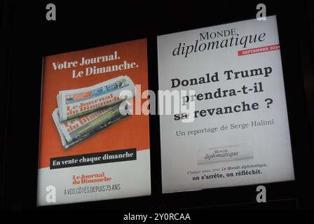 Paris, Frankreich - 03. September 2024: Die neuesten Veröffentlichungen an den Zeitungsständen werden an einem Kiosk auf der Avenue des Champs-Elysées angekündigt. Stockfoto