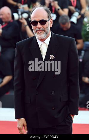 Venedig, Italien. September 2024. Luca Guadagnino, Regisseur des Films, nimmt an der Premiere des Films „Queer“ beim 81. Internationalen Filmfestival von Venedig Teil. Quelle: Stefanie Rex/dpa-Zentralbild/dpa/Alamy Live News Stockfoto