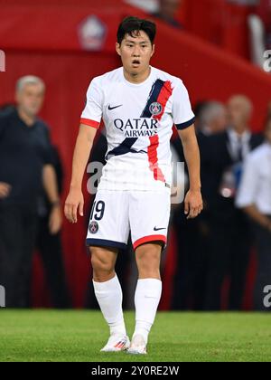 LILLE - Lee Kang in aus Paris Saint Germain während des Spiels der französischen Ligue 1 zwischen Lille OSC und Paris Saint Germain im Pierre-Mauroy-Stadion am 1. September 2024 in Lille, Frankreich. ANP | Hollandse Hoogte | Gerrit van Keulen Stockfoto