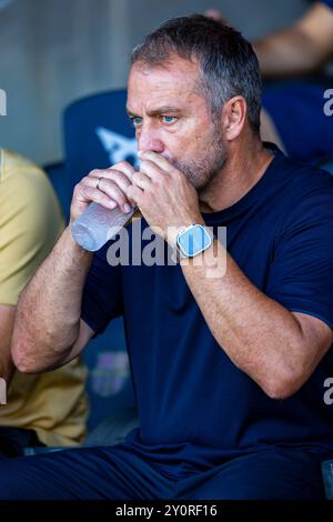 Barcelona, Deutschland. August 2024. Fussball La Liga 2. Spieltag FC Barcelona - Athletic Bilbao am 24.08.2024 im Lluis Companys Olympiastadion in Barcelona Hans-Dieter Hansi Flick ( Trainer/Cheftrainer Barcelona ) Foto: Revierfoto Credit: ddp Media GmbH/Alamy Live News Stockfoto