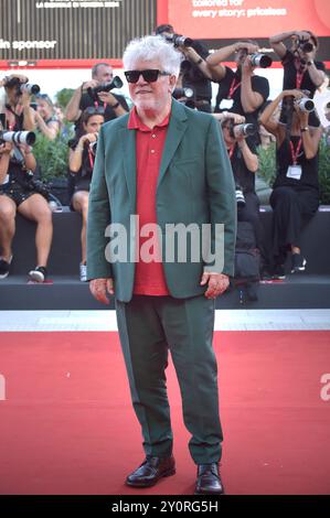 Venedig, Italien. September 2024. Pedro Almodovar besucht den „Queer“-roten Teppich während des 81. Internationalen Filmfestivals von Venedig am Dienstag, den 3. September 2024 in Venedig, Italien. Foto: Rocco Spaziani/UPI Credit: UPI/Alamy Live News Stockfoto